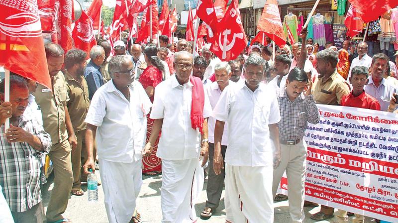 CPI secretary R. Mutharasan and senior leader D. Pandiyan stage a protest along with party members against Neet at Saidapet on Tuesday (Photo: DC)