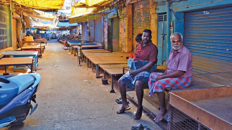 All shops at Tambaram vegetable market down their shutters on Thursday to observe bandh against delay in the formation of Cauvery Management Board.	(Photo: DC)