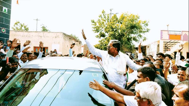 Former CM Siddaramaiah campaigns for Congress candidate Anand Nyamagouda at Chikkalaki in Jamkhandi on Friday	  (Photo:KPN)