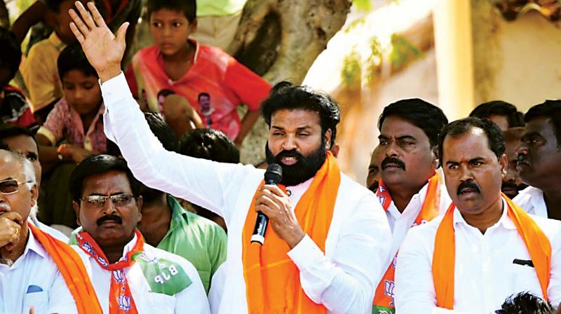 BJP leader B. Sriramulu campaigns for his sister and party candidate for Ballari Lok Sabha bypoll J. Shanta at Kudligi on Friday   (Photo:KPN)