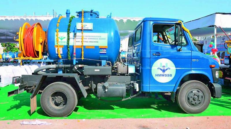 Mini sewer cleaning machines can easily enter narrow lanes and in slums