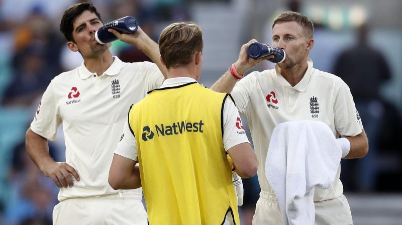 Alastair Cook, Englands all-time leading Test run-scorer and captain Joe Root (29 not out), his successor as skipper, will look to pile on the agony for India when they resume their unbroken third-wicket partnership of 52 on Monday. (Photo: AFP)