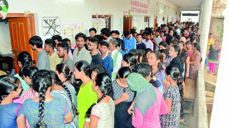 While the Election Commission gave shockers to several voters by deleting their names, a large number of new voters celebrated their first participation in the democratic process as they thronged polling booths across the state on Friday. 	 (DC)
