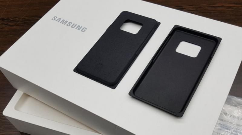 For mobile phone, tablet and wearable products, Samsung will replace the plastic used for holder trays with pulp molds, and bags wrapping accessories with eco-friendly materials.