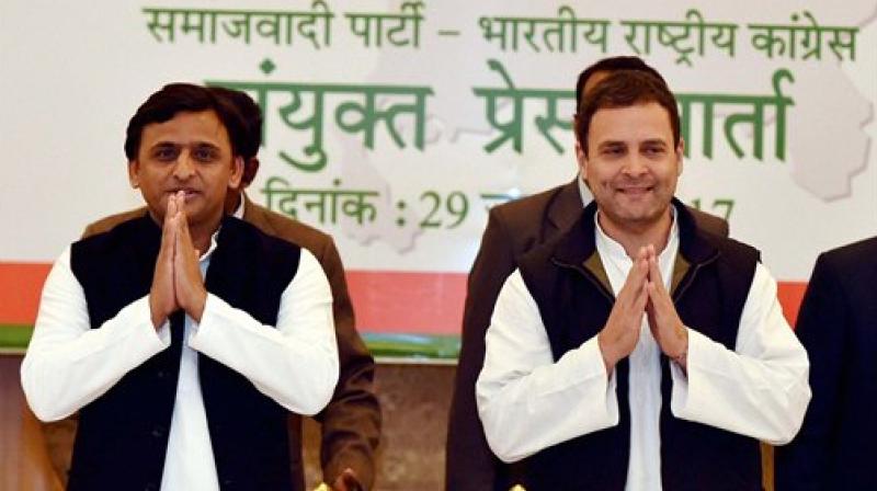 UP Chief Minister Akhilesh Yadav and Congress vice-president Rahul Gandhi at the joint press conference. (Photo: PTI)