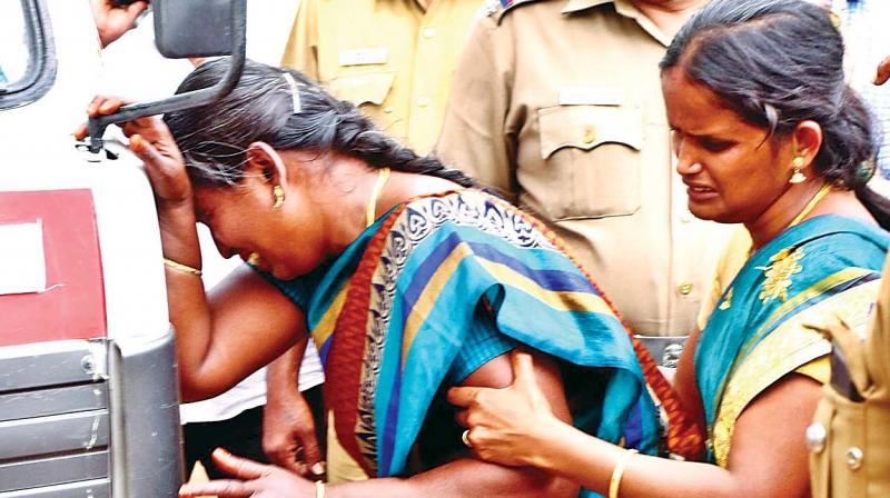 Parents cry after seeing the bodies of their sons and daughters in the mortuary of Theni GH on Monday (Photo: DC)