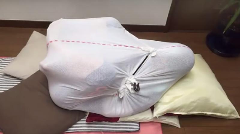 Otona Maki is a method where the person has to wrap himself in cloth like a wonton and stay in the same position for a while to help feel relaxed. (Photo: Youtube)