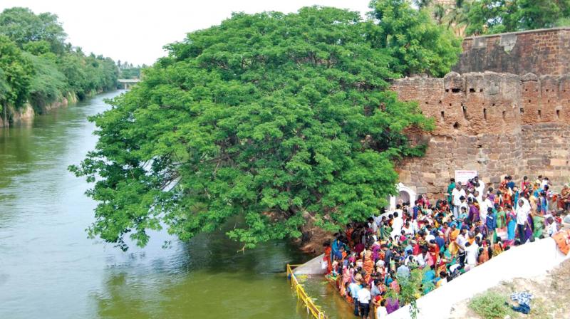 People celebrating Aadi Perukku on the banks of Grand Anicut canal near Big temple at Thanjavur.  (representational image)