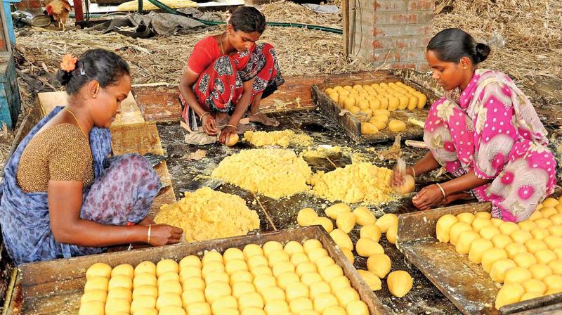 Farmers have urged the state government to include jaggery in Pongal gift.