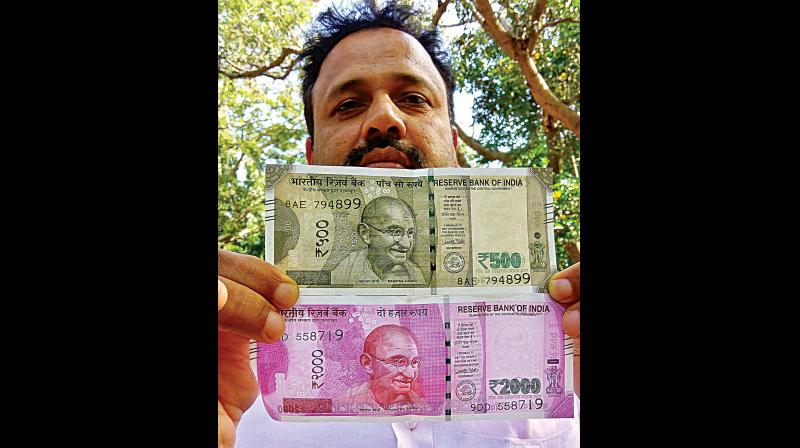 Public received new 500 Rupees currency at State Bank of Mysore in Bengaluru on Tuesday; (inset) Advert of a math. (Photo: DC)