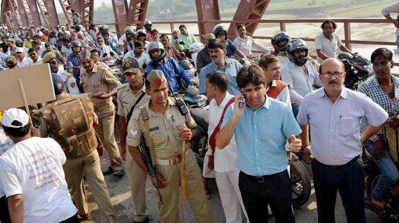 District Magistrate of Varanasi Vijay Kiran Anand takes stock of situation after stampede at Rajghat Bridge in Varansi. (Photo: PTI)