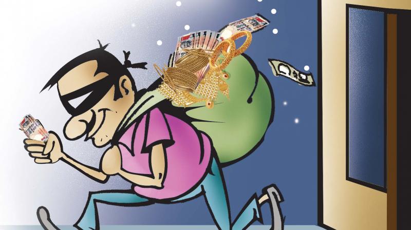 â€œStole mobile for  contacts of female friendsâ€, the accused, currently lodged in Puzhal prison  tell investigating officers.