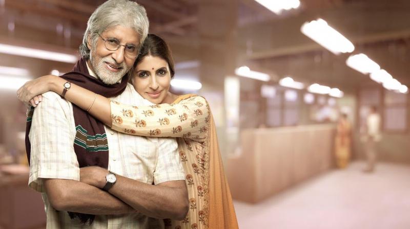 Still of Shweta Bachchan Nanda and Amitabh Bachchan from their advertisement.
