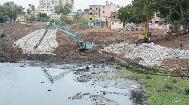 PWD workers taking up baby canal work in Cooum river. (Photo: DC)