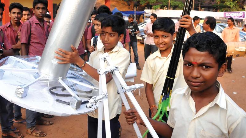 Students who have taken up vocational subjects at the State Science Fair.  (Photo: DC)