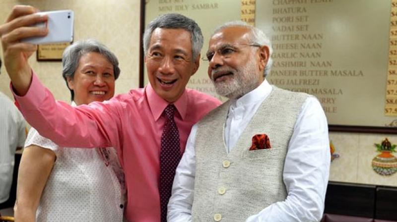 Singaporean Prime Minister Lee Hsien Loong takes selfie with Narendra Modi. (Photo: Twitter)
