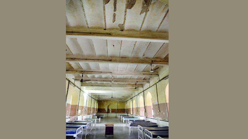 False ceiling falls off in Osmania General Hospital, patients shifted