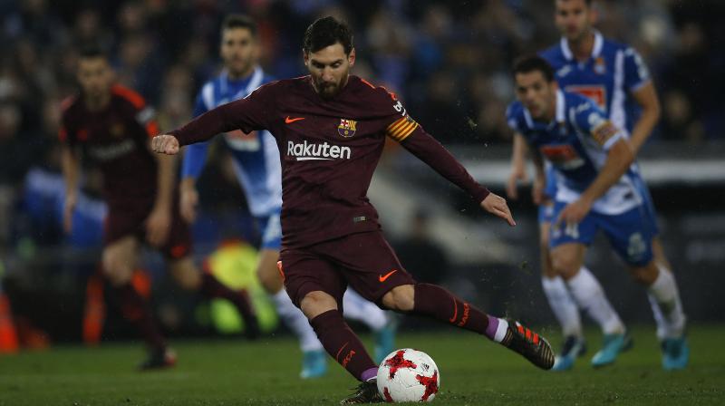 In a match of few chances Barcas penalty, which came after a foul on Sergi Roberto, looked to be the decisive moment for the away side, but Espanyol keeper Diego Lopez dived superbly to his left to push Messis powerful shot wide.(Photo: AFP)