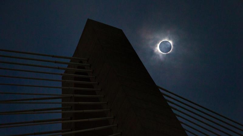 A total solar eclipse occurs when a moon moves in between the sun and Earth, lasting up to three hours. This years solar eclipse was the first continent-wide eclipse that plunged various US cities into darkness. (Photo: AP)