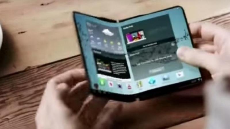 A prototype of a foldable smartphone by Samsung (Photo: Screengrab)