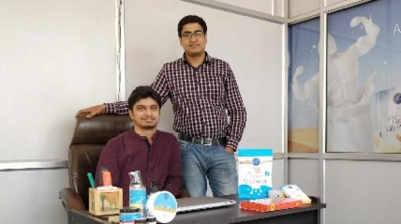 Founder Hitesh Rathi (right) and Co-Founder Shrey Kumar (left)