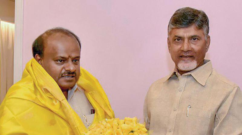 Chief Minister H.D. Kumaraswamy with his Andhra Pradesh counterpart Chandrababu Naidu in Vijayawada on Friday
