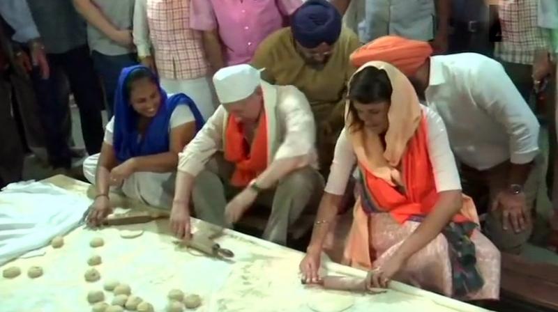 A video which is being circulated widely, sees her rolling out flatbreads to feed the hundreds who visit Gurudwara Sis Ganj Sahib daily for the langar. (Photo: Twitter | ANI)
