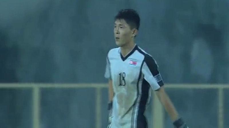 Jang Paek-ho allowed himself to be beaten by a massive goal kick from his Uzbekistan counterpart in a 3-1 loss at the AFC Under-16 Championship in September. (Photo: Youtube Screengrab)