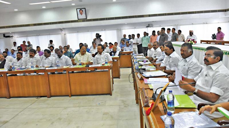 Chief Minister Edappadi K. Palaniswami chairs all-party meeting over the Supreme Court verdict on Cauvery water dispute at the secretariat, on Thursday. 	 DC