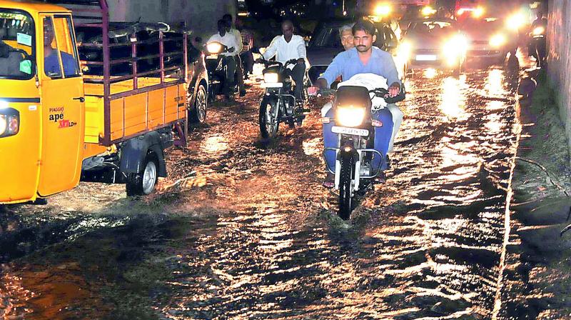The city witnessed traffic jams due to the downpour on Thursday. Rain has been forecast for today too. (Photo: DC)