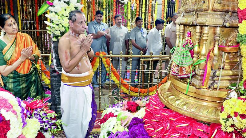 Governor E.S.L. Narasimhan accompanied by his wife Ms. Vimala Narasimhan offering prayers at Tiruchanoor temple on Tuesday.