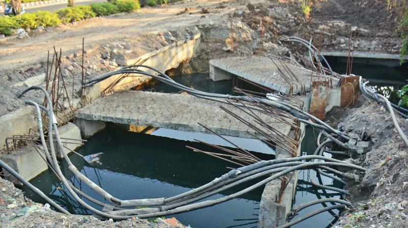 Work on macro drain project connecting Velachery lake with Buckingham canal remains incomplete for over 6 years. (Photo: DC)