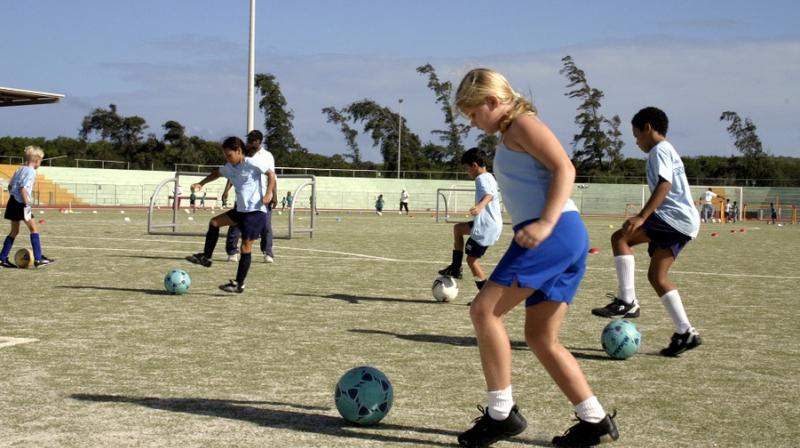 Football training in school can greatly improve girls fitness. (Photo: Pixabay)