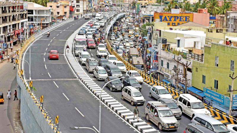 Vehicles zipped past the Porur flyover after its inauguration on Sunday. The flyover is meant to ease traffic snarls enroute Guindy, Vadapalani and Kundrathur. (Photo: DC)