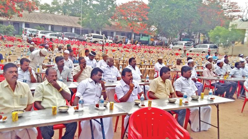 Participants at the Iftaar party hosted by AIADMK in Dindigul town. (Photo: DC)