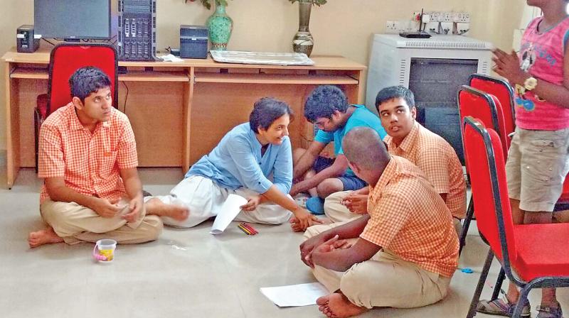 Kids participate in a drawing class at V-excel (Photo: DC)