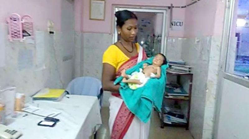 The newborn baby girl rescued in Odisha at at Pandit Raghunath Murmu Medical College. (Photo: Twitter | ANI)