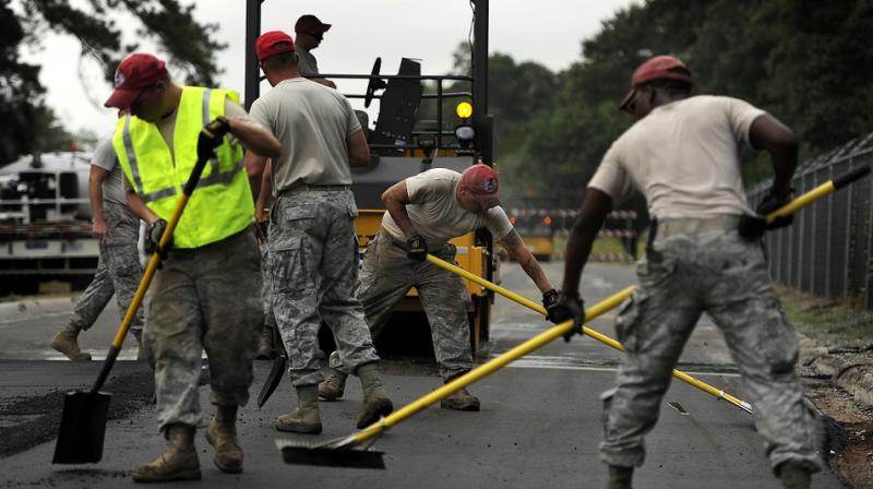 People with physically demanding jobs should exercise outside the workplace to improve their cardiorespiratory fitness and muscular strength. (Photo: Pixabay)