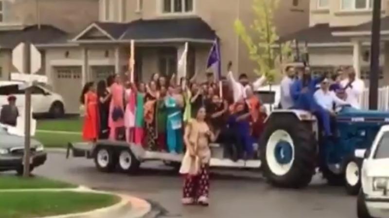 Indian groom arrives wedding on tractor in Canada. (Photo: Facebook / Punjabi Sikh Network)