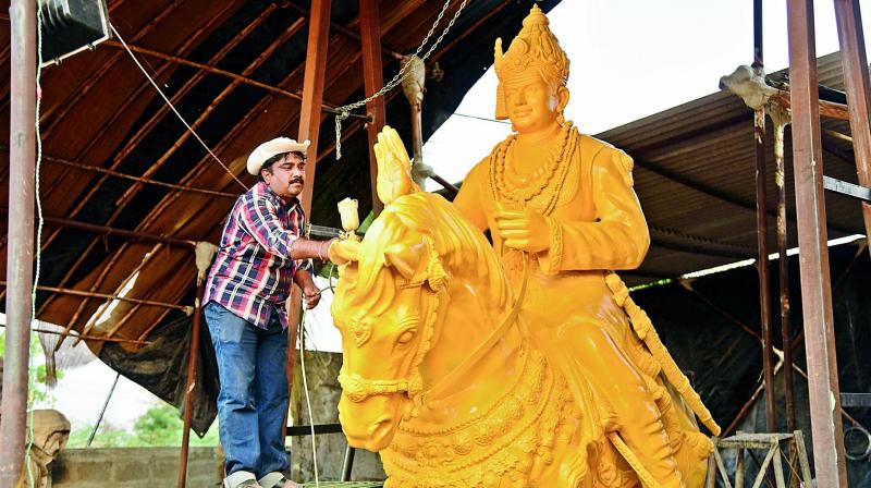 Sculptor Hothi Baswaraj gives finishing touches to the 12 foot tall bronze statue of Mahatma Basaveshwara  statue which will be installed at Tank Bund. (Photo: DC)