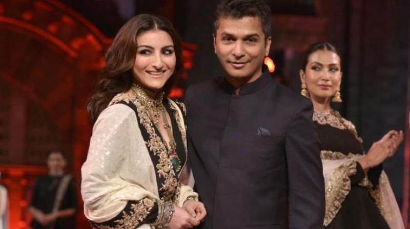 Designer Vikram Phadnis with Soha Ali Khan at an earlier event. Vikram Phadnis collection, with embroidery in zardozi, kundan and pearl, which are his signature, is slated to be the glamorous finishing touch to the Como India Beach Fashion Week. (Photo: DC)