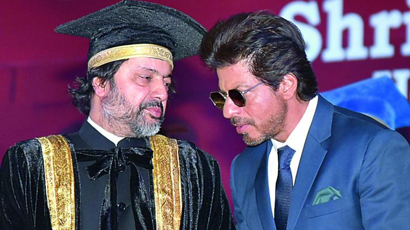 Shah Rukh Khan with Urdu aficionado and founder of Rekhta Foundation Rajiv Saraf on Monday. (Photo: DC)