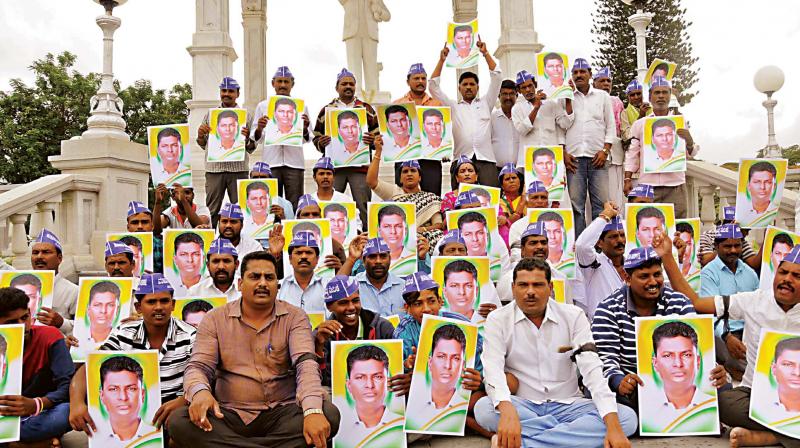 Supporters of Congress leader Satish Jarkiholi protest seeking a ministerial berth for him, in Mysuru on Friday. (Photo:KPN)