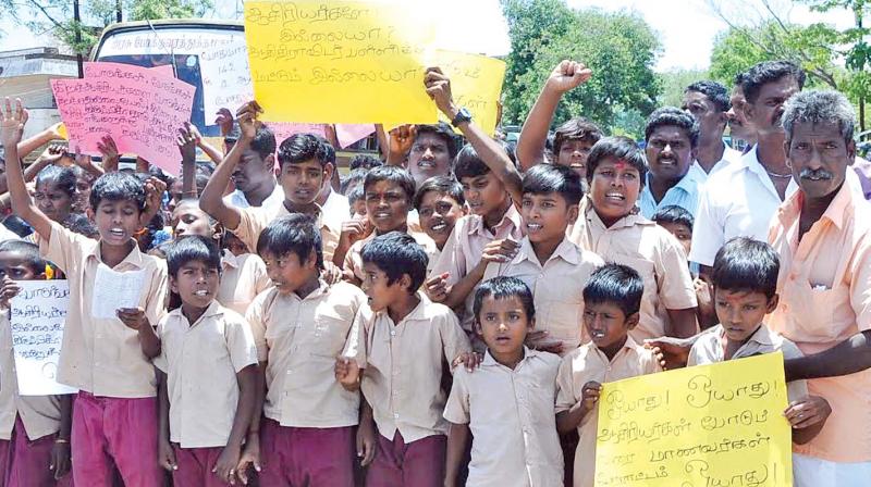 Students from Kettavaram School in Kalasapakkam Taluk along with parents agitating for more teachers. (Photo: DC)