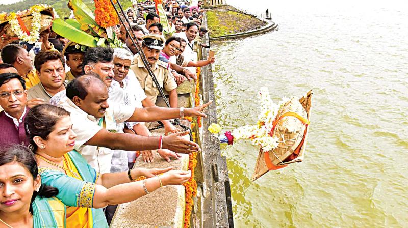 Chief Minister H.D. Kumaraswamy offers Baagina to river Cauvery at Harangi dam in Kodagu on Thursday. His wife Anitha Kumaraswamy and ministers D.K. Shivakumar and H.D. Revanna are seen 	(Photo:  KPN )