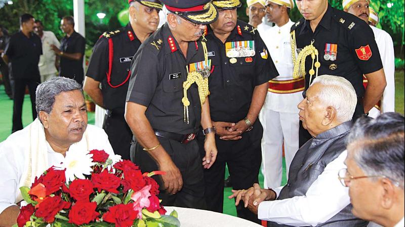 CM Siddaramaiah with Governor Vajubhai Vala at Raj Bhavan in Bengaluru 	KPN