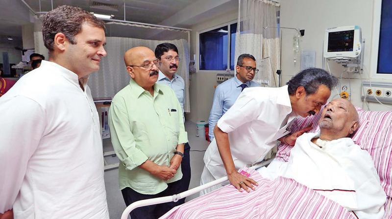 DMK working president M.K. Stalin whispers to his father Karunanidhi about the visit of Congress chief Rahul Gandhi to the Kauvery ICU on Tuesday. (Photo: DC)