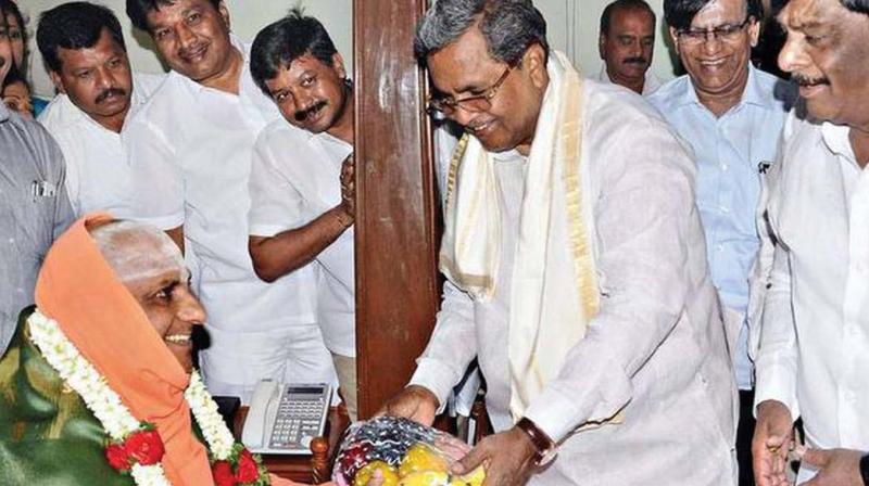 A file photo of CM Siddaramaiah with Suttur Mutt seer