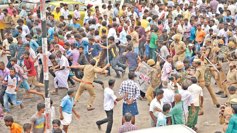 Police take to lathi-charge to disperse the trouble makers on the Chennai-Bengaluru national highway on Sunday. (Photo: DC)