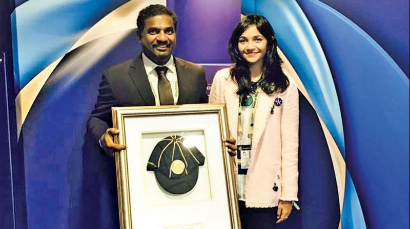 Muralitharan with his wife Madhi  receiving the ICCs Hall of Fame award.